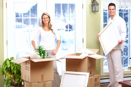 Packing and storage support for a house move